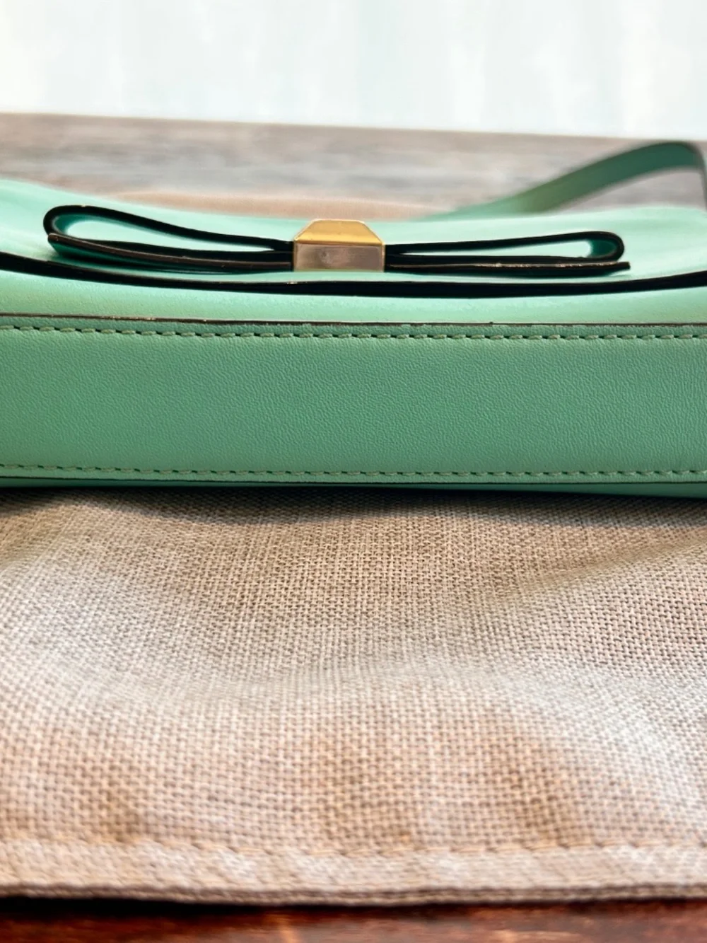 Eye Catching Kate Spade Crossbody Purse